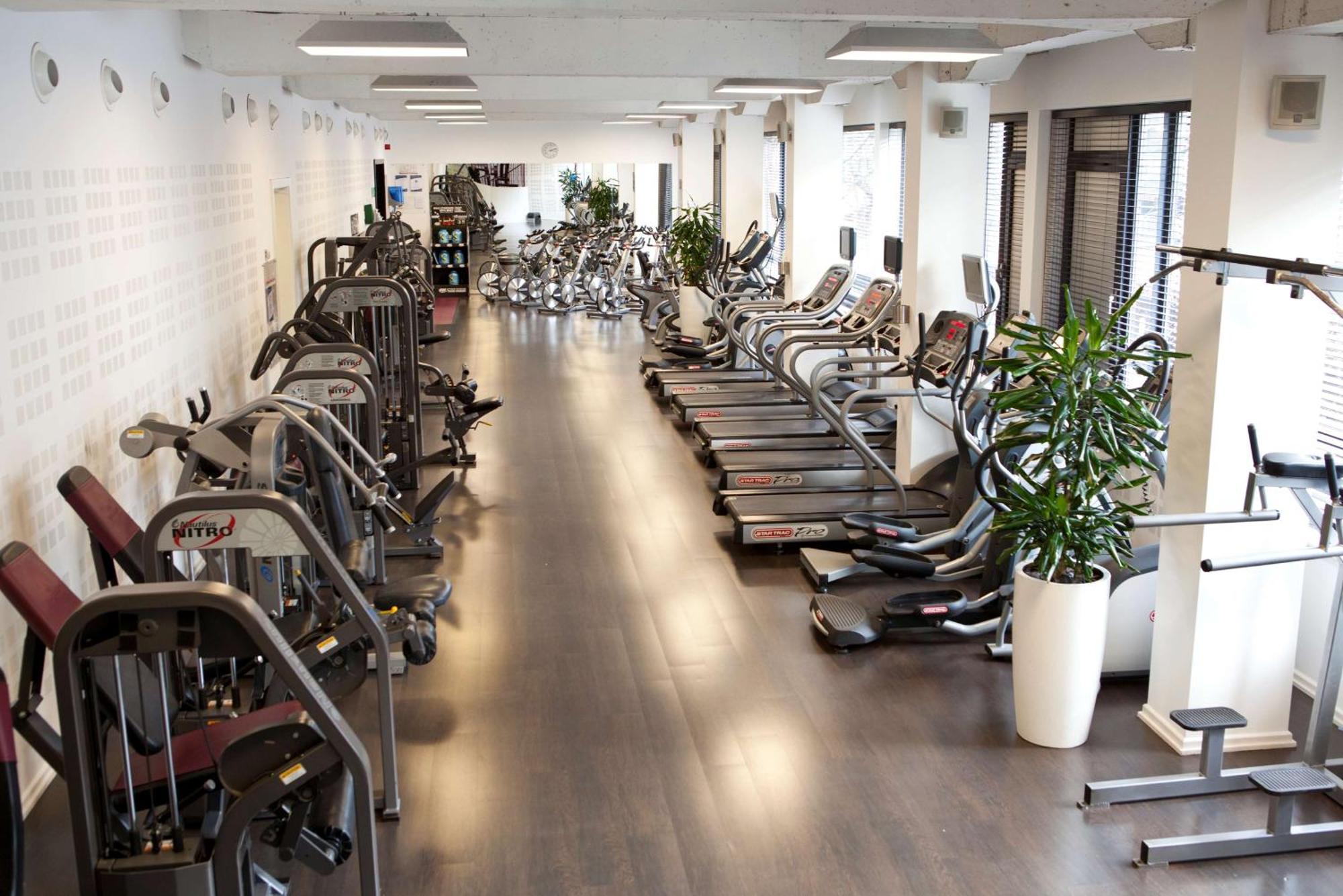Отель Park Plaza 4*