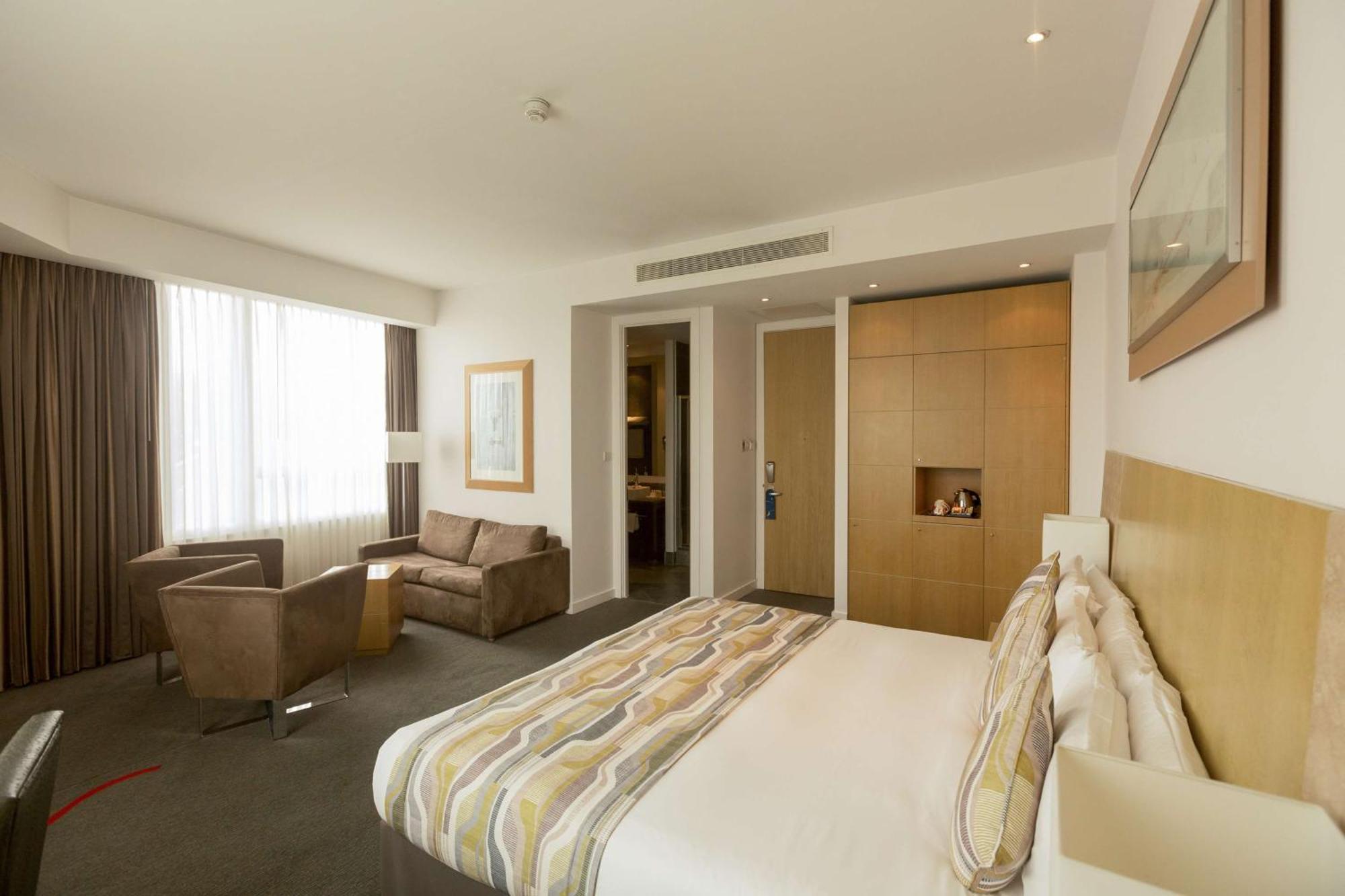 Отель Park Plaza 4*