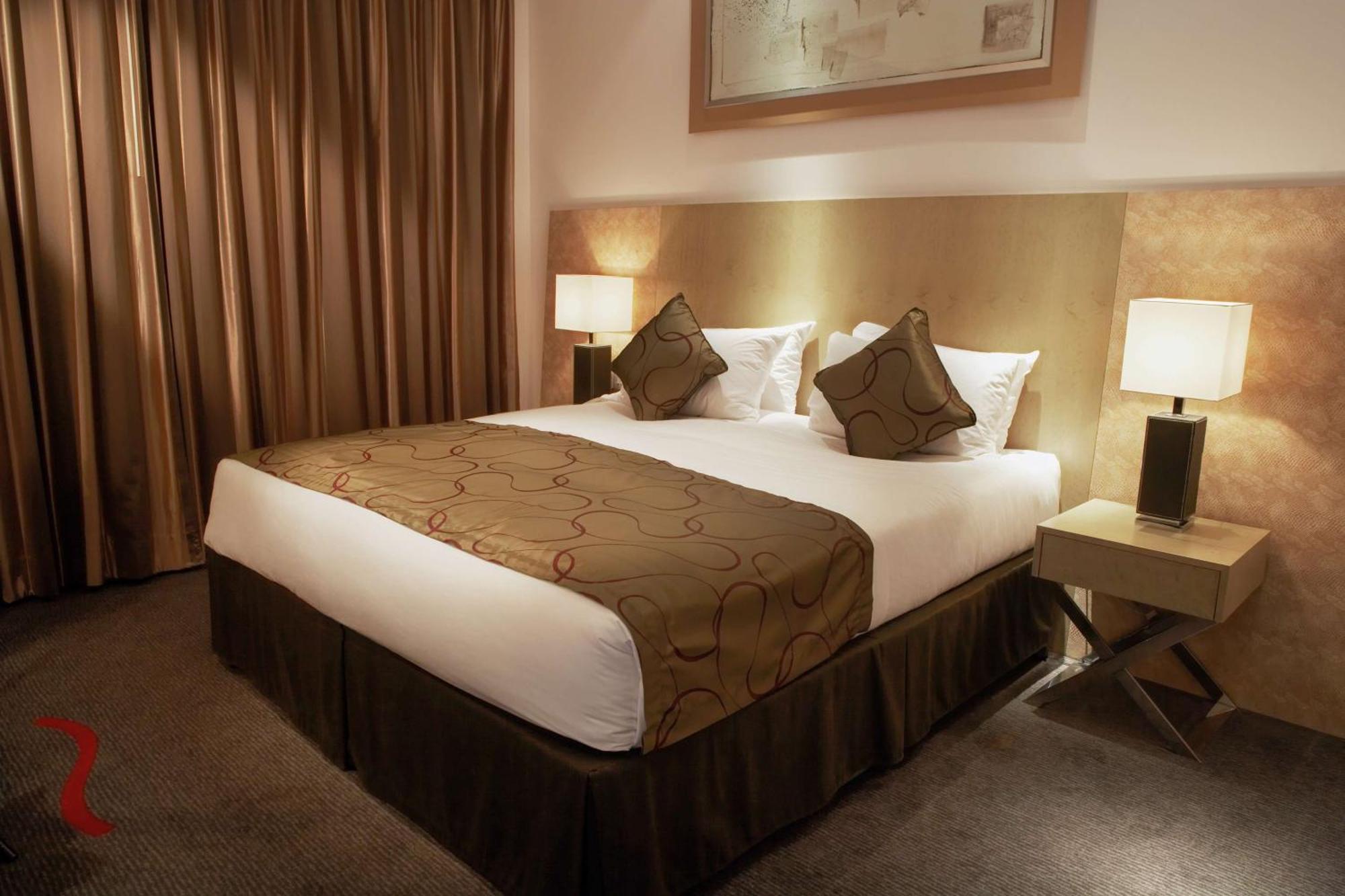 Park Plaza Кардифф