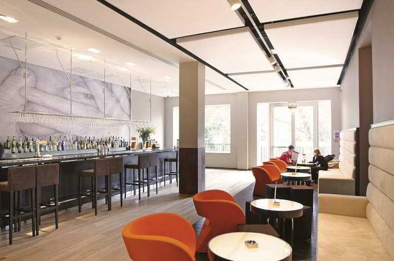 Отель Park Plaza 4*