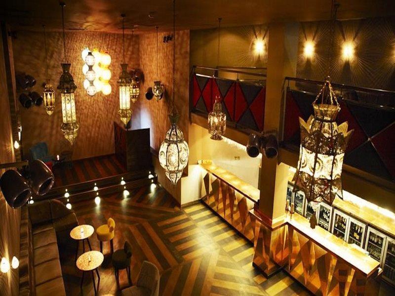 Park Plaza Отель